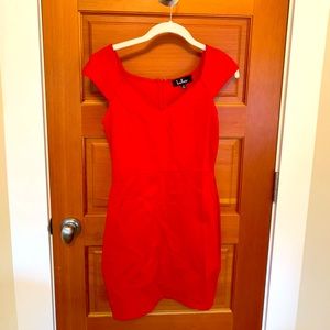 Red hot Lulu’s body on dress size medium 👗
